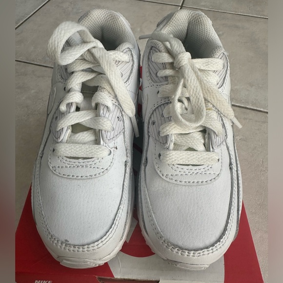 VGUC Nike Air Max 90’s. Barely worn, barely any creases. - Picture 2 of 4